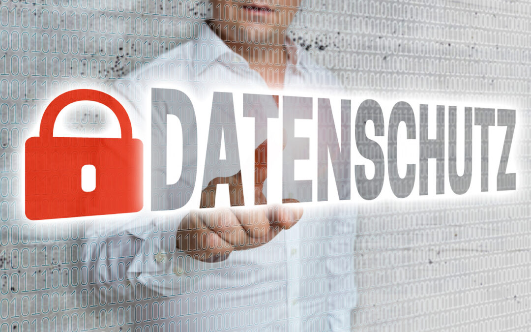 Schriftzug Datenschutz mit rotem Schloss davor