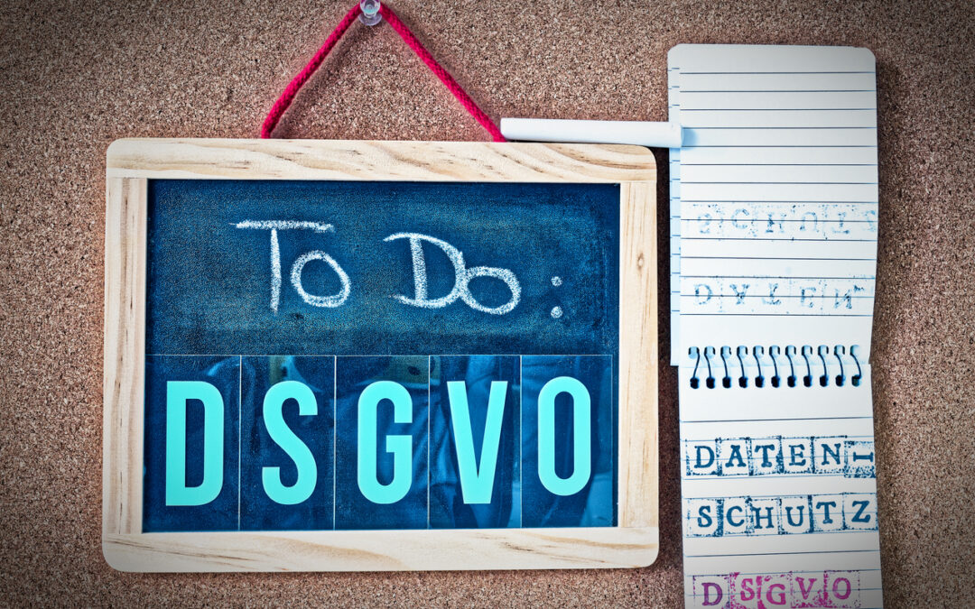 Eine Schiefertafel mit dem Text: To Do DSGVO